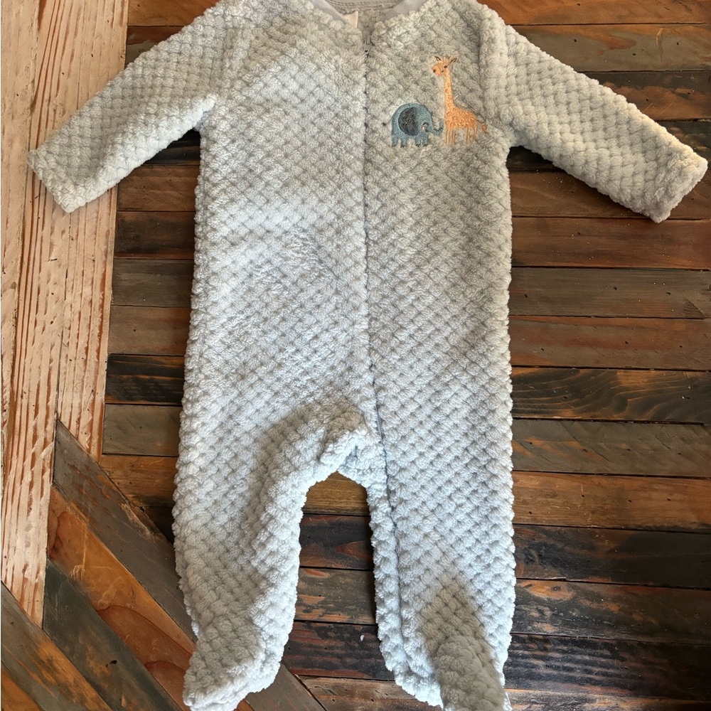 NWOT Adorable Textured Kids Footie in Soft Blue Giraffe and Elephant